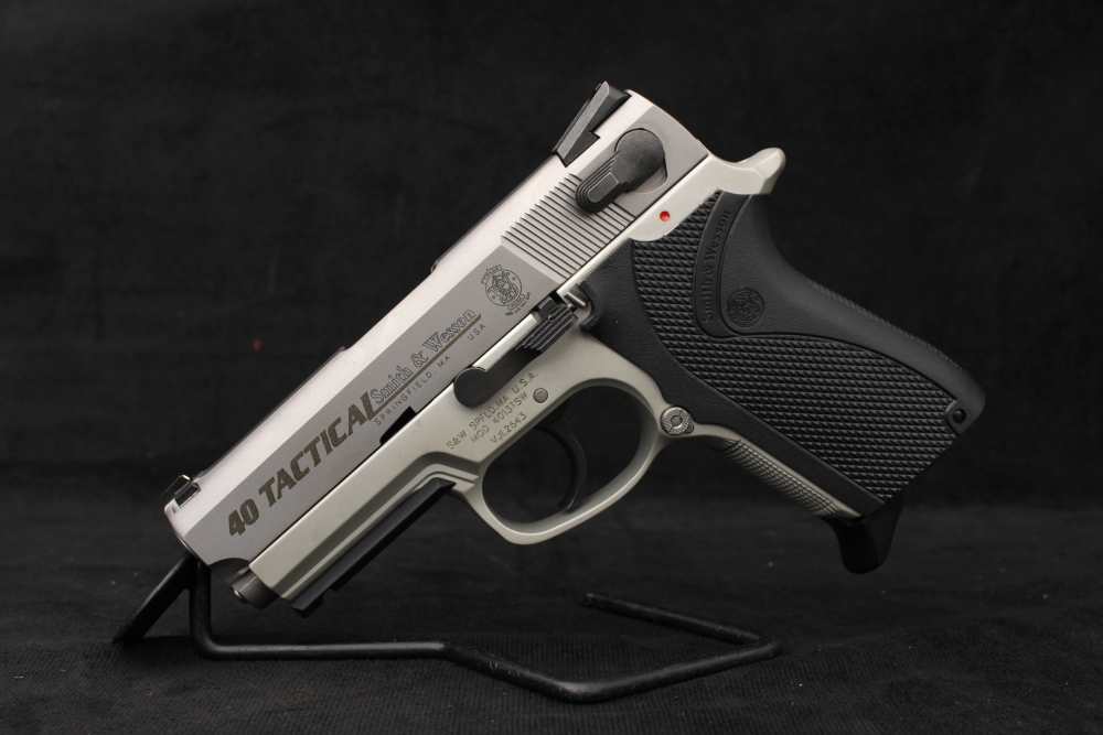 2004 Smith & Wesson 4013TSW Tactical .40 S&W Third Gen -img-23