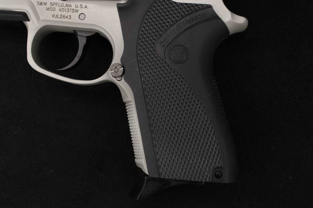 2004 Smith & Wesson 4013TSW Tactical .40 S&W Third Gen -img-2