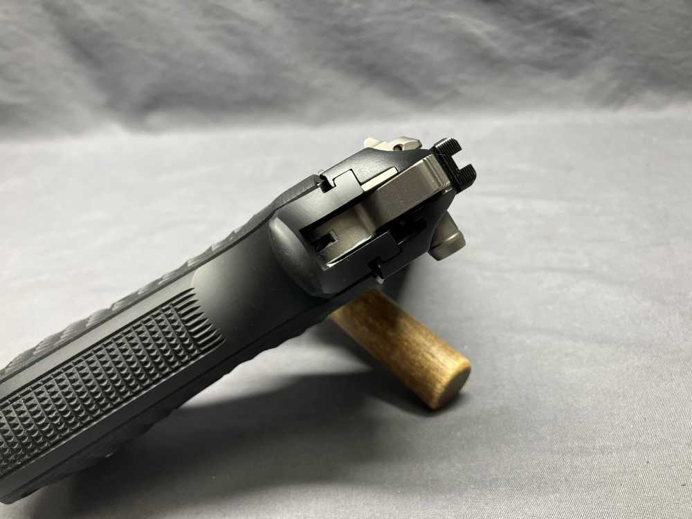 Beretta Langton TT 92G Elite - 9x19mm - Factory Case w/ Three Magazines-img-7