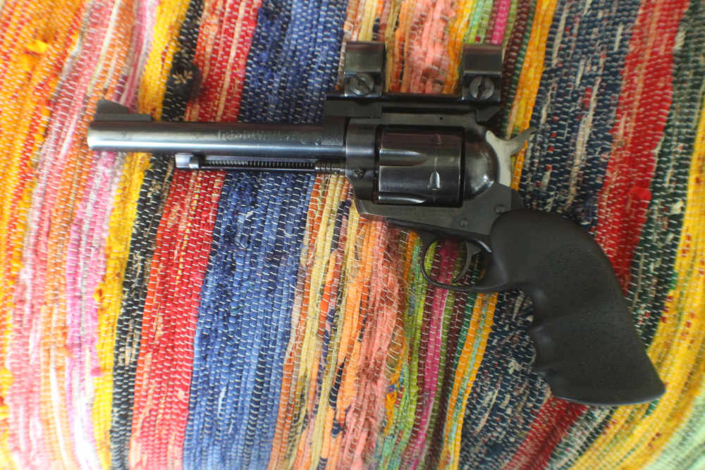 Ruger New model Blackhawk 41 Rem Mag 6.5 inch barrel scope mounts -img-1