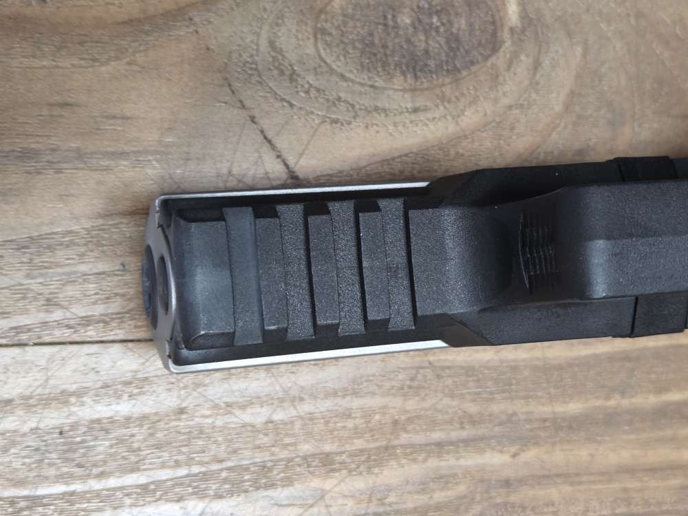 Magnum Research MR9 Eagle, 9mm, 2 mags, original case and papers-img-7