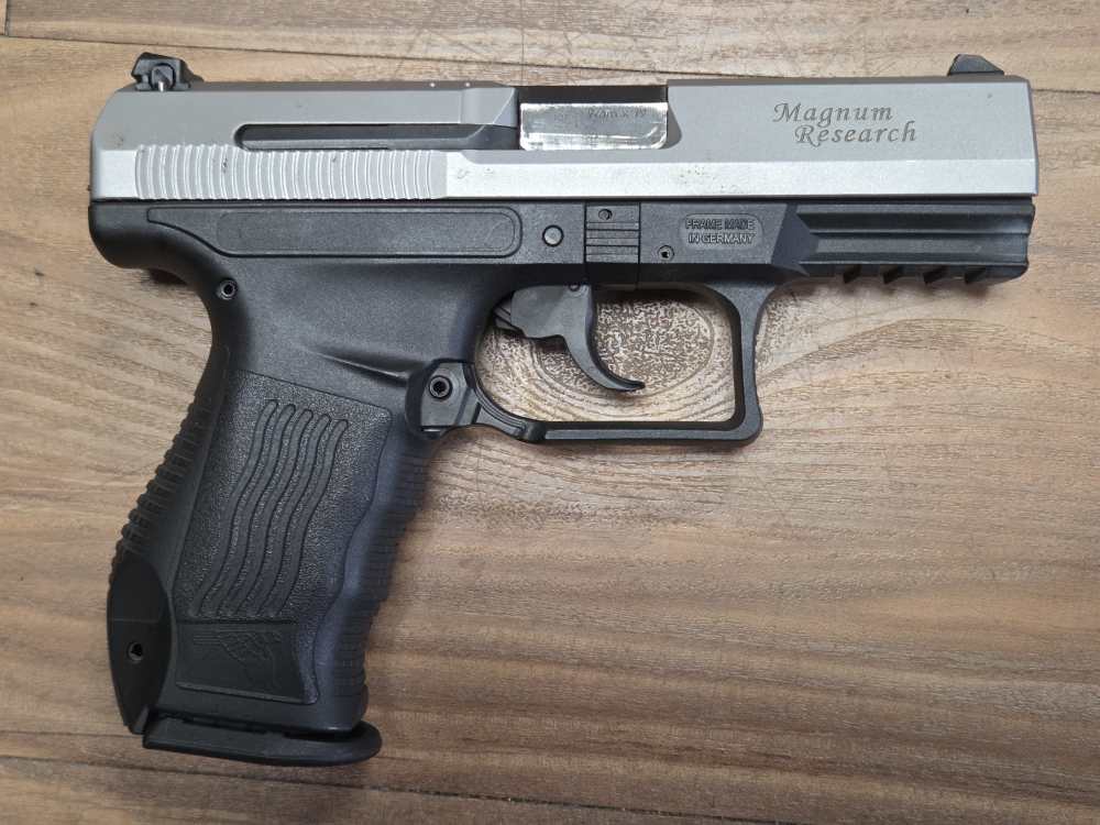 Magnum Research MR9 Eagle, 9mm, 2 mags, original case and papers-img-0