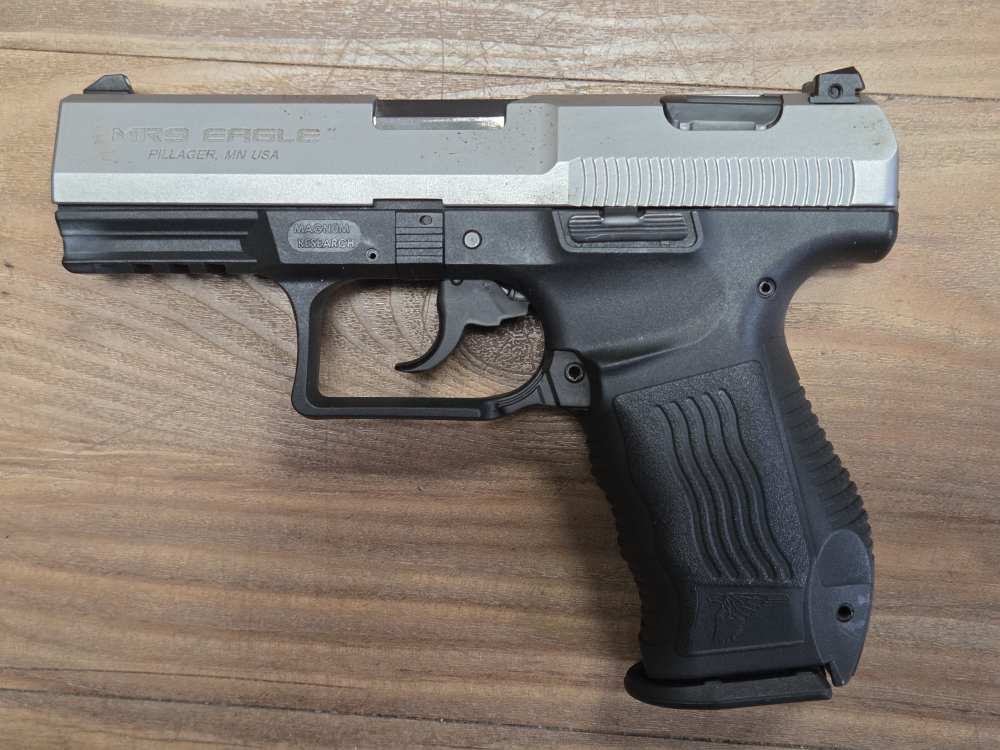 Magnum Research MR9 Eagle, 9mm, 2 mags, original case and papers-img-10