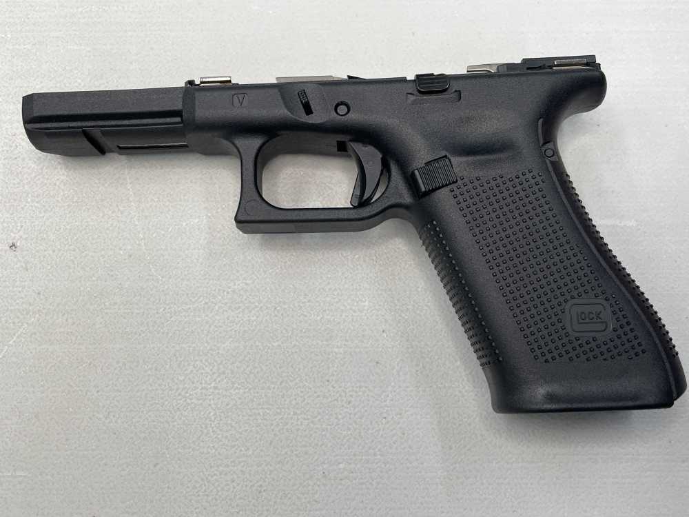 Factory New Glock 17 V 9mm complete pistol frame black OEM full size-img-1