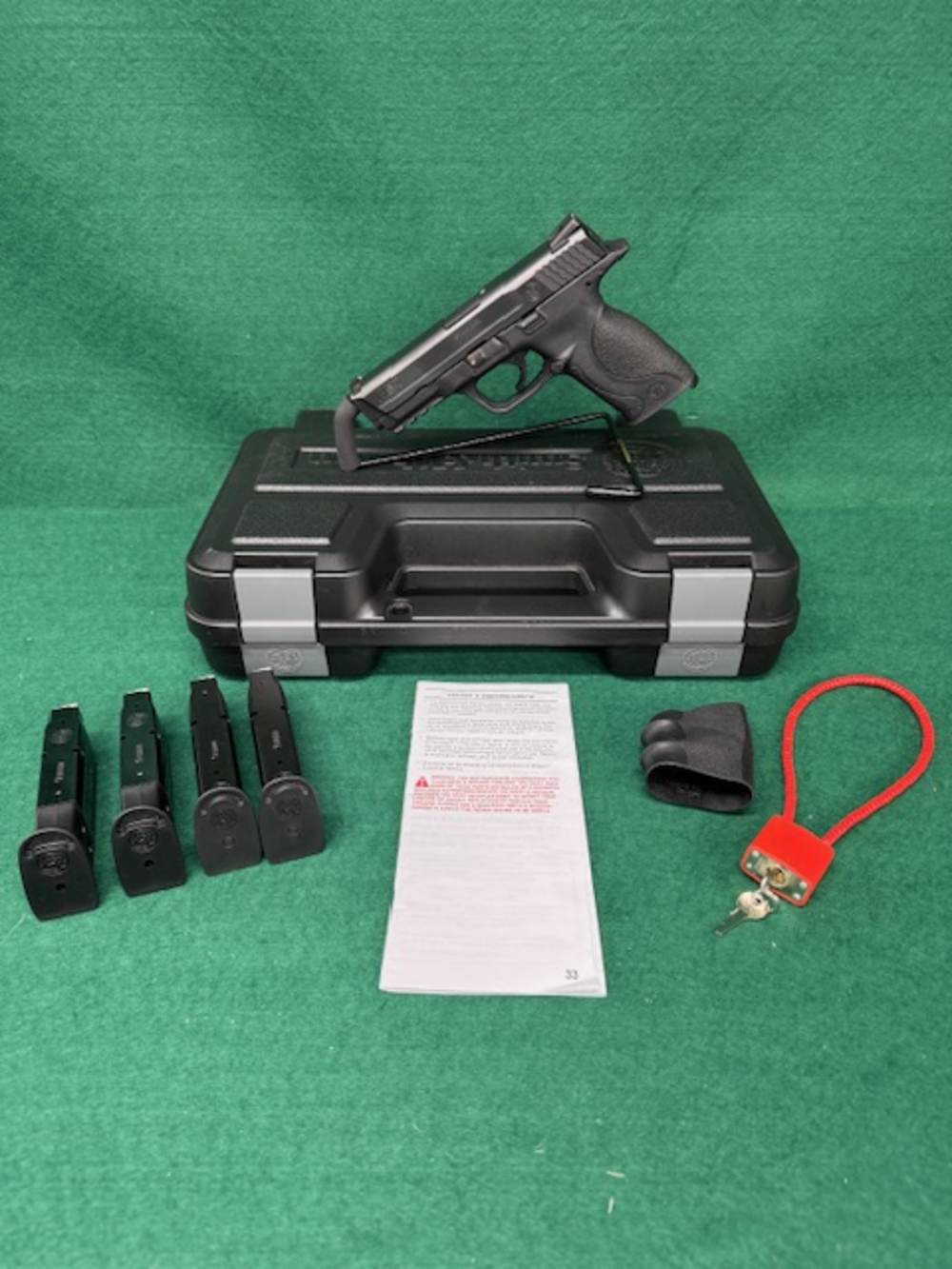 Smith & Wesson M&P 9mm Full-Size, 4 magazines, factory case-img-0