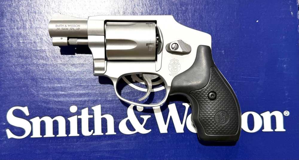 Smith & Wesson 642 Airweight FREE SHIPPING!!!!!!!!-img-1