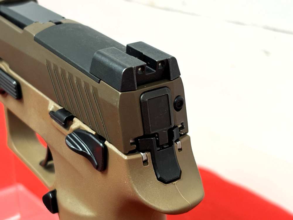 Factory New SIG P320 M17 9mm Pistol Coyote No Reserve! Free Shipping!-img-4