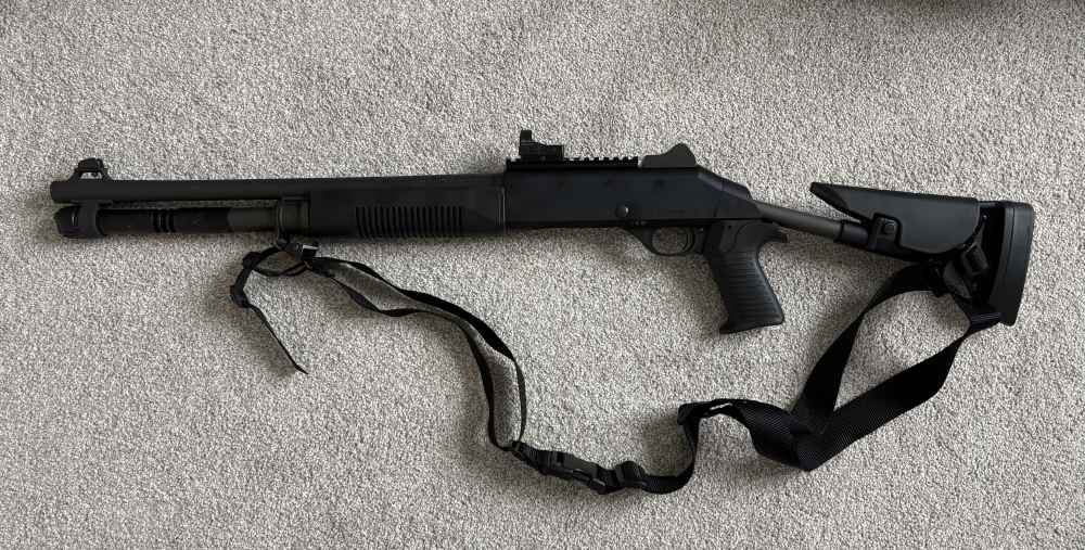 Benelli M4 Semi auto with Burris Fastfire 3 reflex sights -img-1