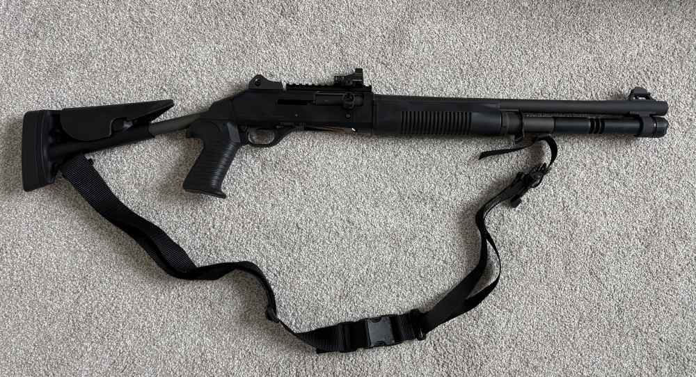 Benelli M4 Semi auto with Burris Fastfire 3 reflex sights -img-0