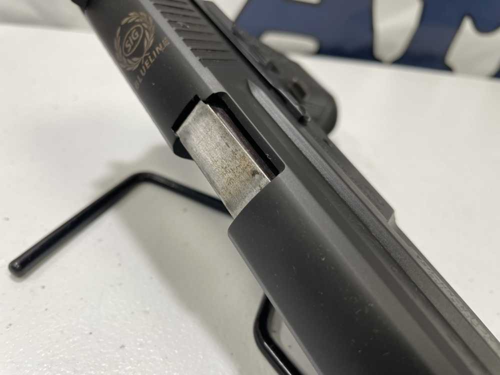 SIG Sauer SP2340 – .40 S&W – Used – OEM Case & 2 Magazines-img-14