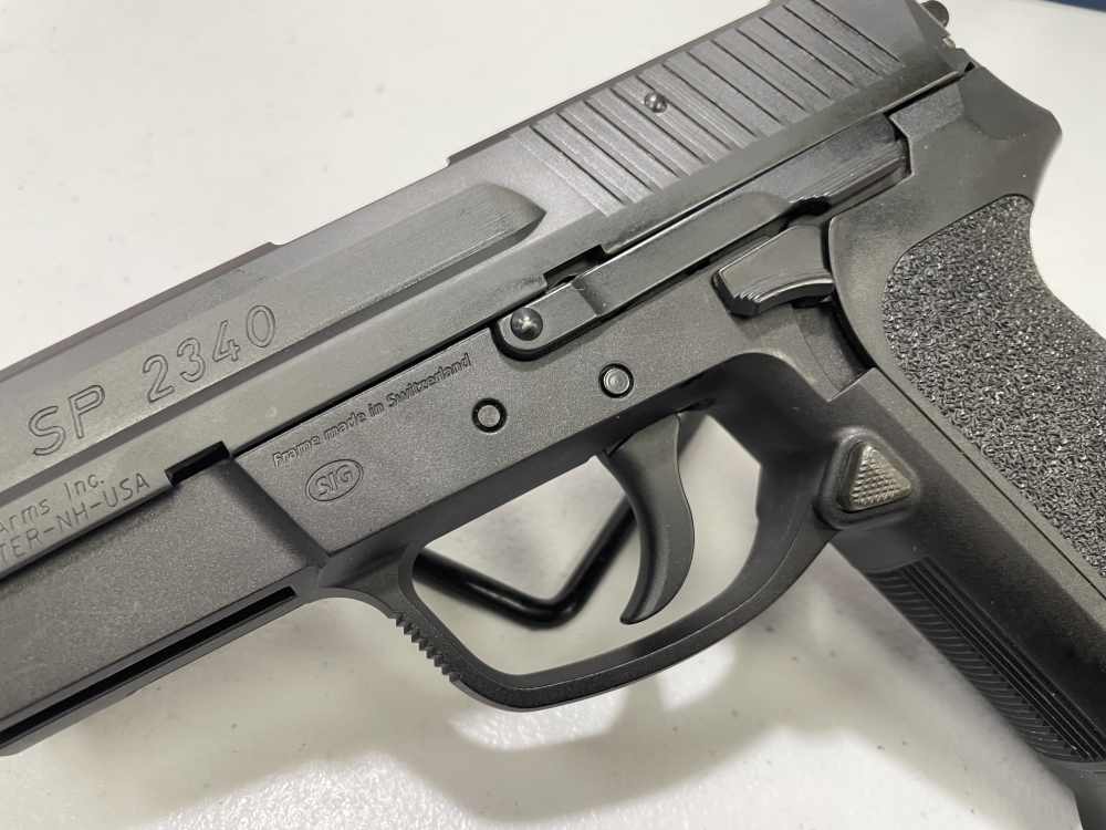 SIG Sauer SP2340 – .40 S&W – Used – OEM Case & 2 Magazines-img-12
