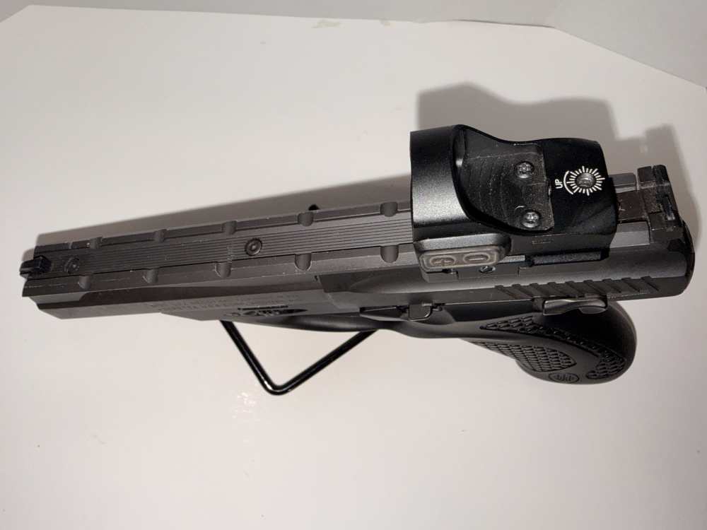 Beretta U22 Neos .22 LR – 6" Barrel – Matte Black with Reflex Sight-img-7