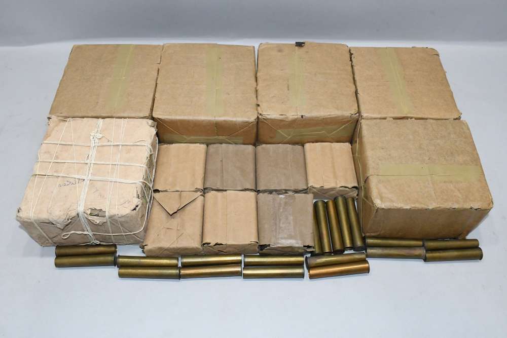 Approx 680 Pcs +/- Vintage Primed Eley 500 Express 3" Rifle Brass READ-img-1