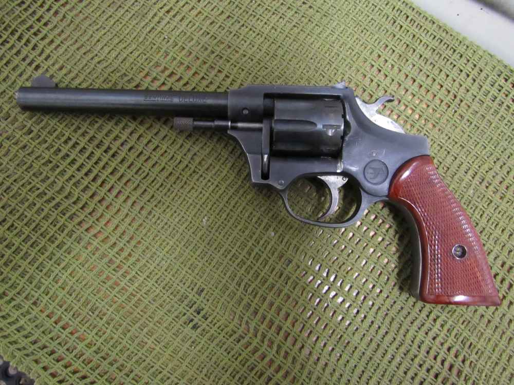 High Hi-Standard Sentinel Deluxe .22 LR Revolver,  Model R-107, 1970s -img-0