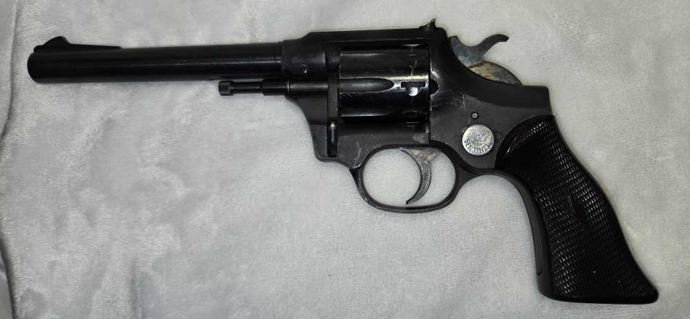 High Standard  R-100  The Sentinel  .22 LR - 9 Shot Revolver-img-0