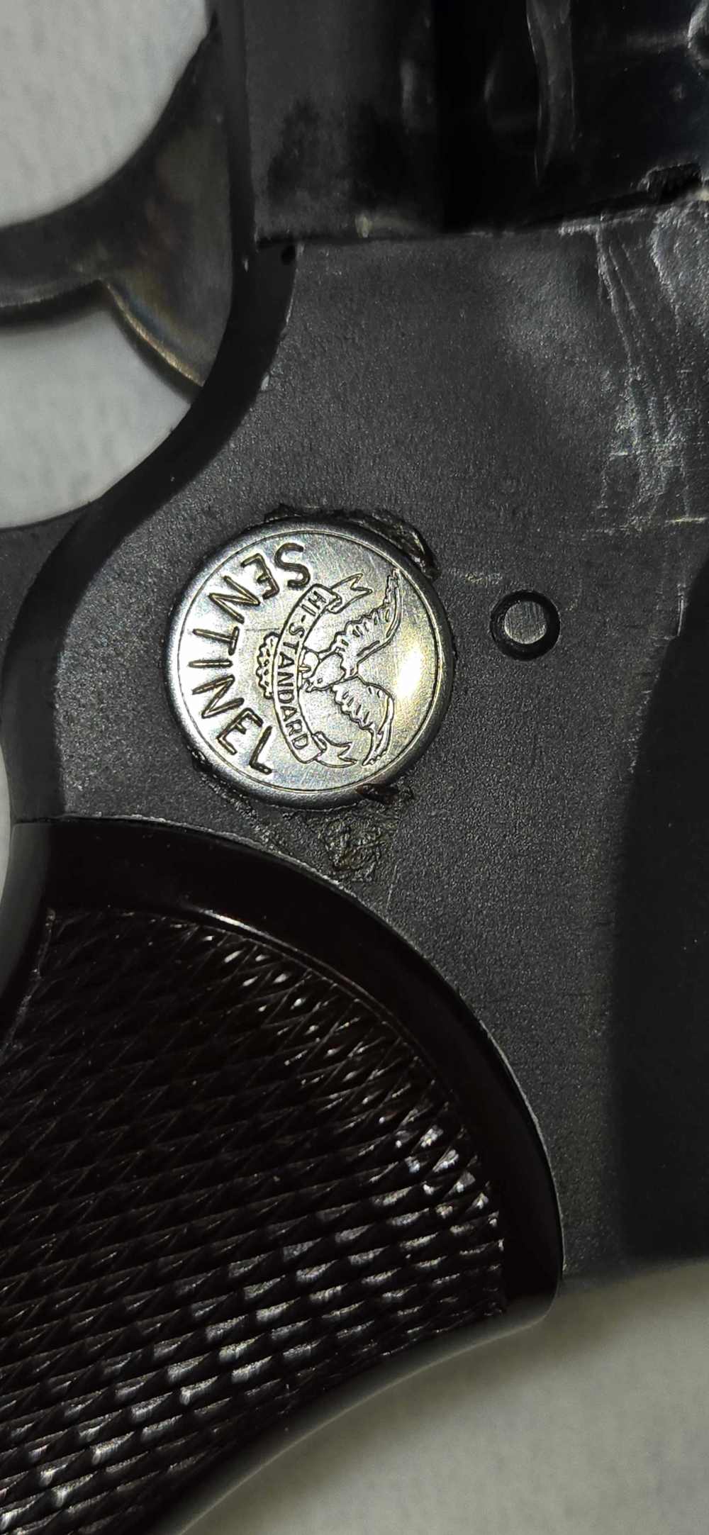 High Standard  R-100  The Sentinel  .22 LR - 9 Shot Revolver-img-10