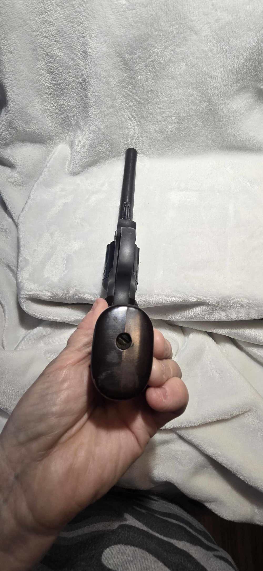 High Standard  R-100  The Sentinel  .22 LR - 9 Shot Revolver-img-7