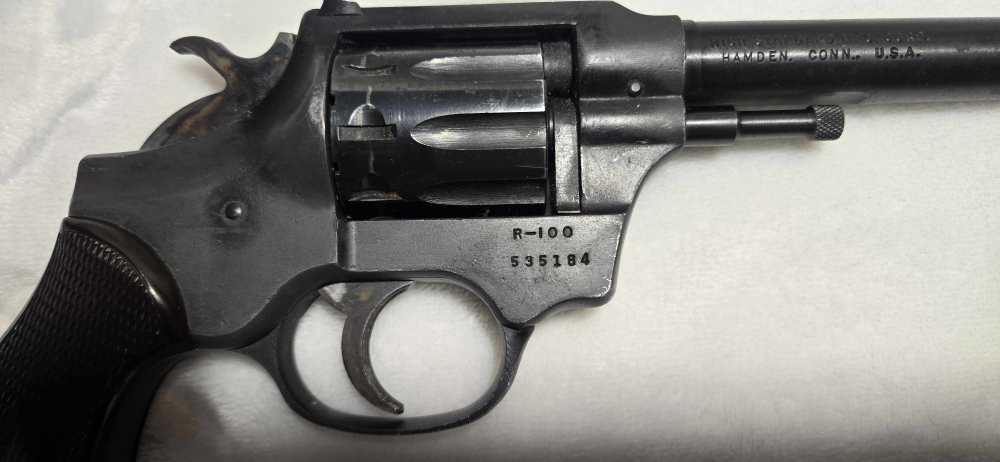 High Standard  R-100  The Sentinel  .22 LR - 9 Shot Revolver-img-1