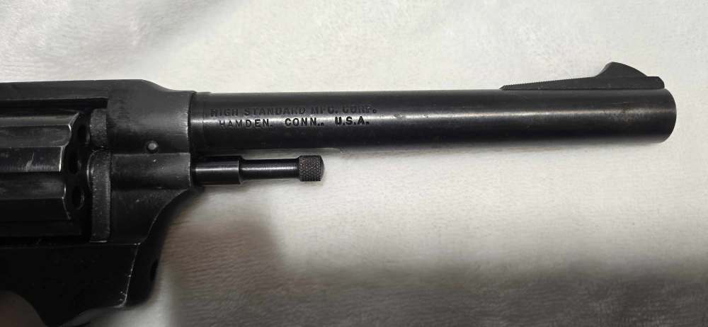 High Standard  R-100  The Sentinel  .22 LR - 9 Shot Revolver-img-17