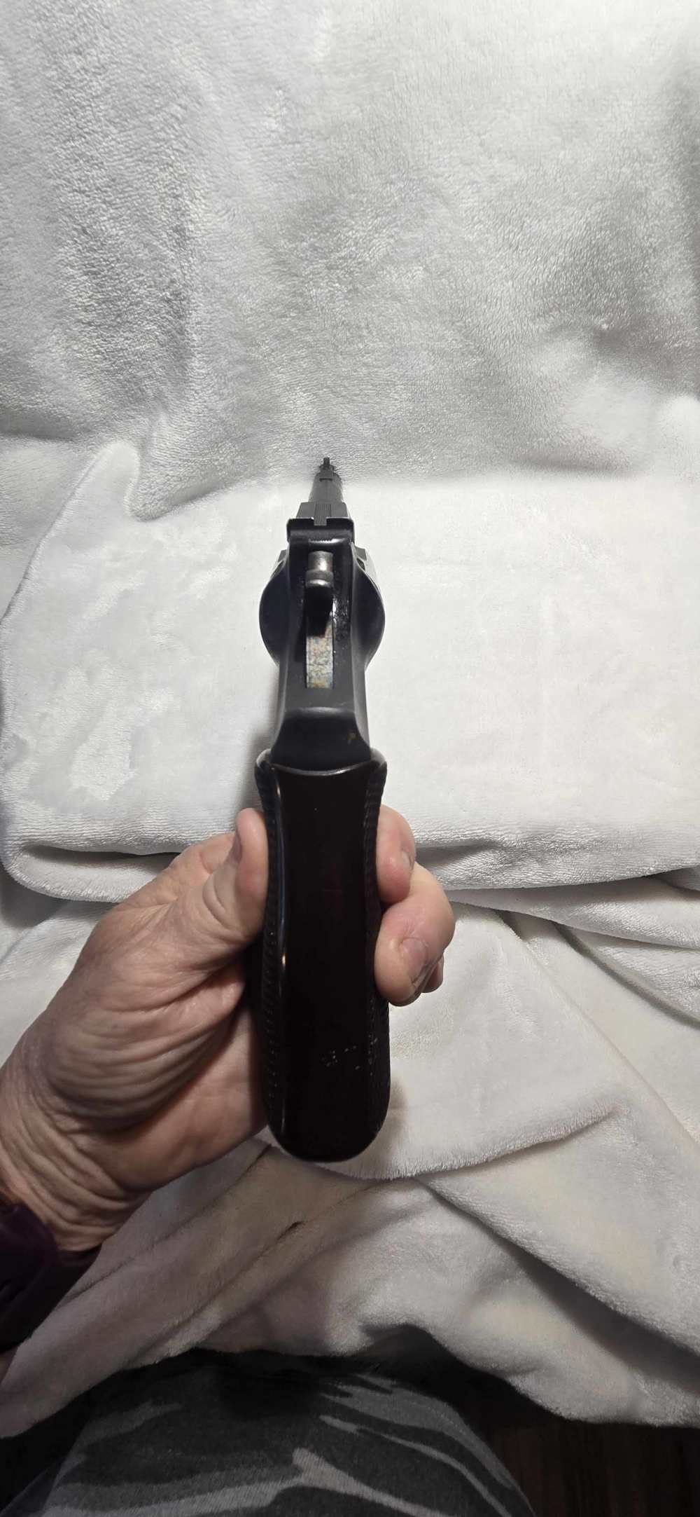 High Standard  R-100  The Sentinel  .22 LR - 9 Shot Revolver-img-14