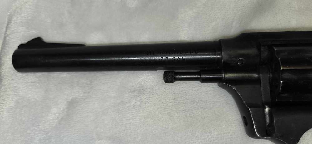 High Standard  R-100  The Sentinel  .22 LR - 9 Shot Revolver-img-5