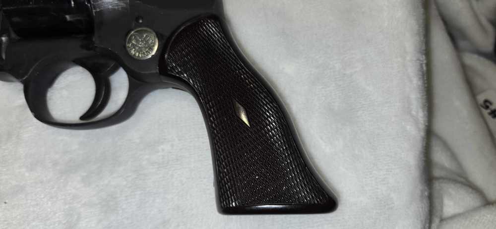 High Standard  R-100  The Sentinel  .22 LR - 9 Shot Revolver-img-9