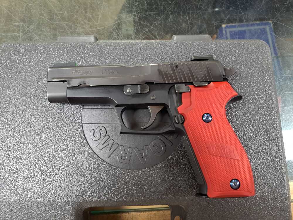Sig Sauer P220 38 Super with 4-Mags and box-img-7
