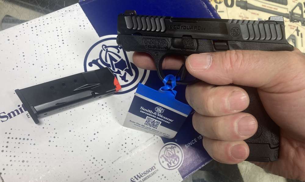 S&W Bodyguard 2.0 #13927 380acp 12 & 10rd mags NEW(no card fees)-img-2