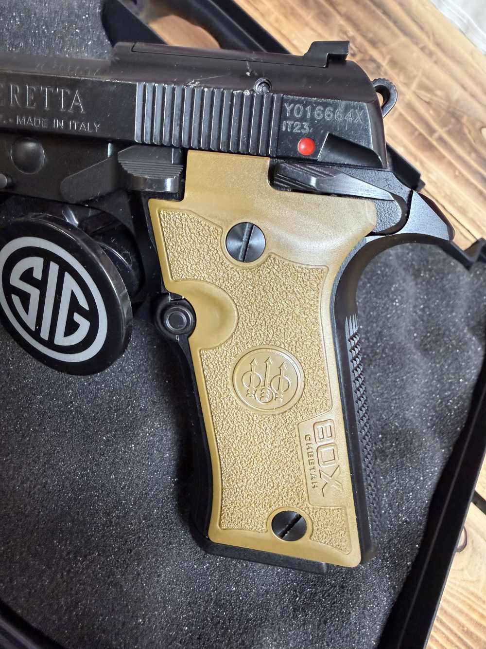 *Great Gun* Beretta 80X Cheetah .380 Acp w/ Extra Grips & Case-img-5