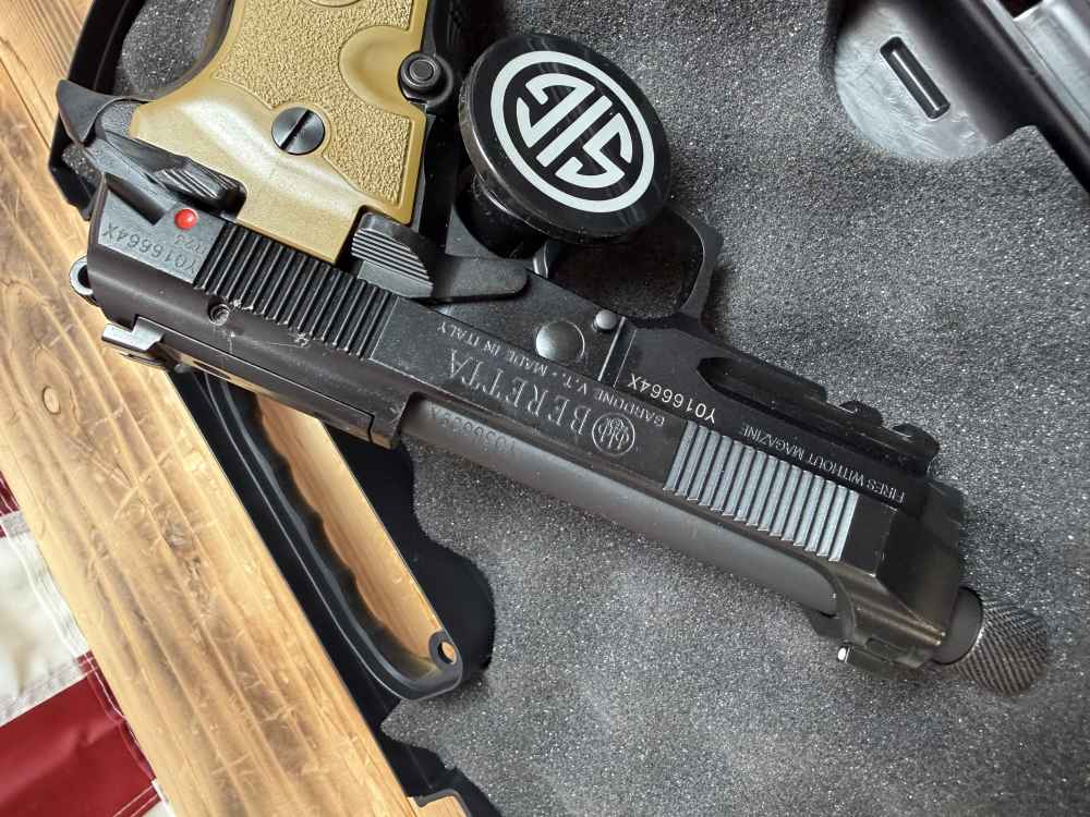 *Great Gun* Beretta 80X Cheetah .380 Acp w/ Extra Grips & Case-img-4