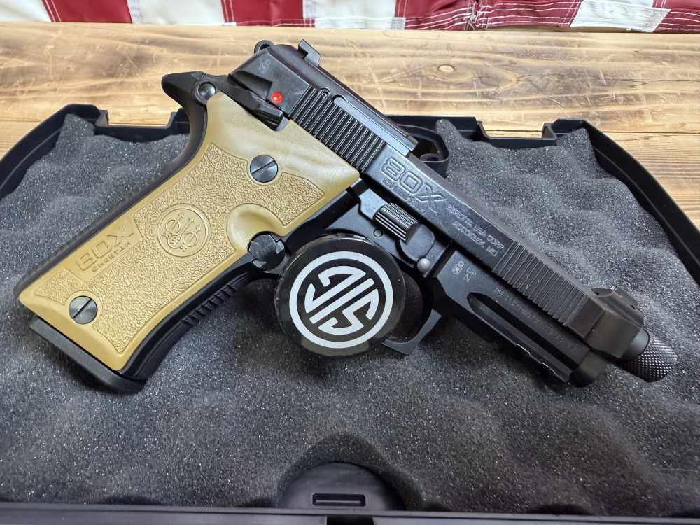 *Great Gun* Beretta 80X Cheetah .380 Acp w/ Extra Grips & Case-img-1
