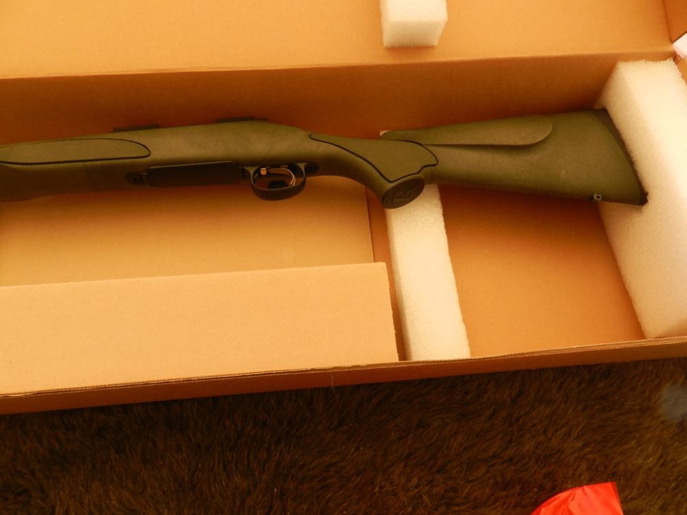 Remington Model 700 SPS Varmit 223 Rem Leupold 6-18 Box-img-14