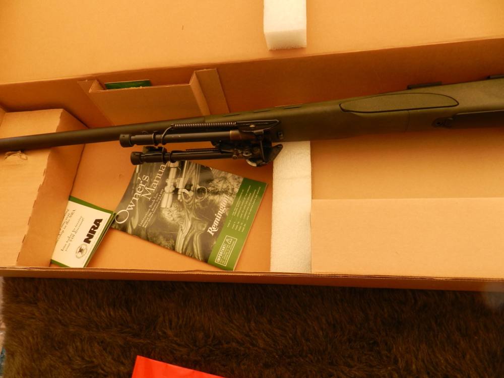 Remington Model 700 SPS Varmit 223 Rem Leupold 6-18 Box-img-13