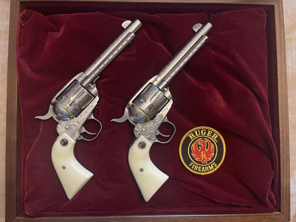 NEW RUGER VAQUERO,ENGRAVED PAIR, CONSECUTIVE S/N, UNFIRED -img-1