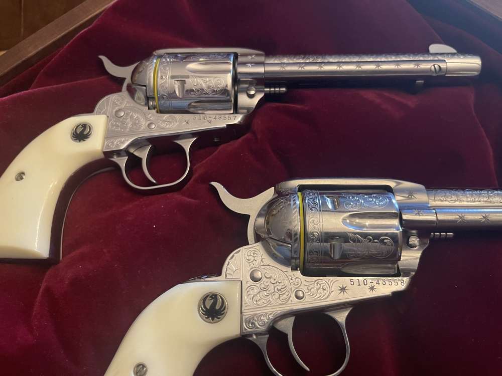 NEW RUGER VAQUERO,ENGRAVED PAIR, CONSECUTIVE S/N, UNFIRED -img-4