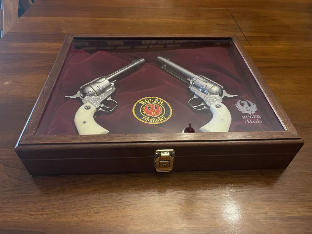 NEW RUGER VAQUERO,ENGRAVED PAIR, CONSECUTIVE S/N, UNFIRED -img-3