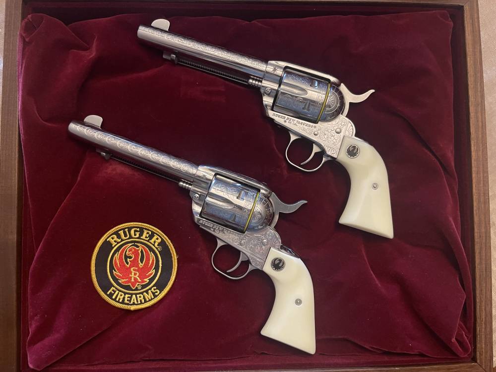 NEW RUGER VAQUERO,ENGRAVED PAIR, CONSECUTIVE S/N, UNFIRED -img-2