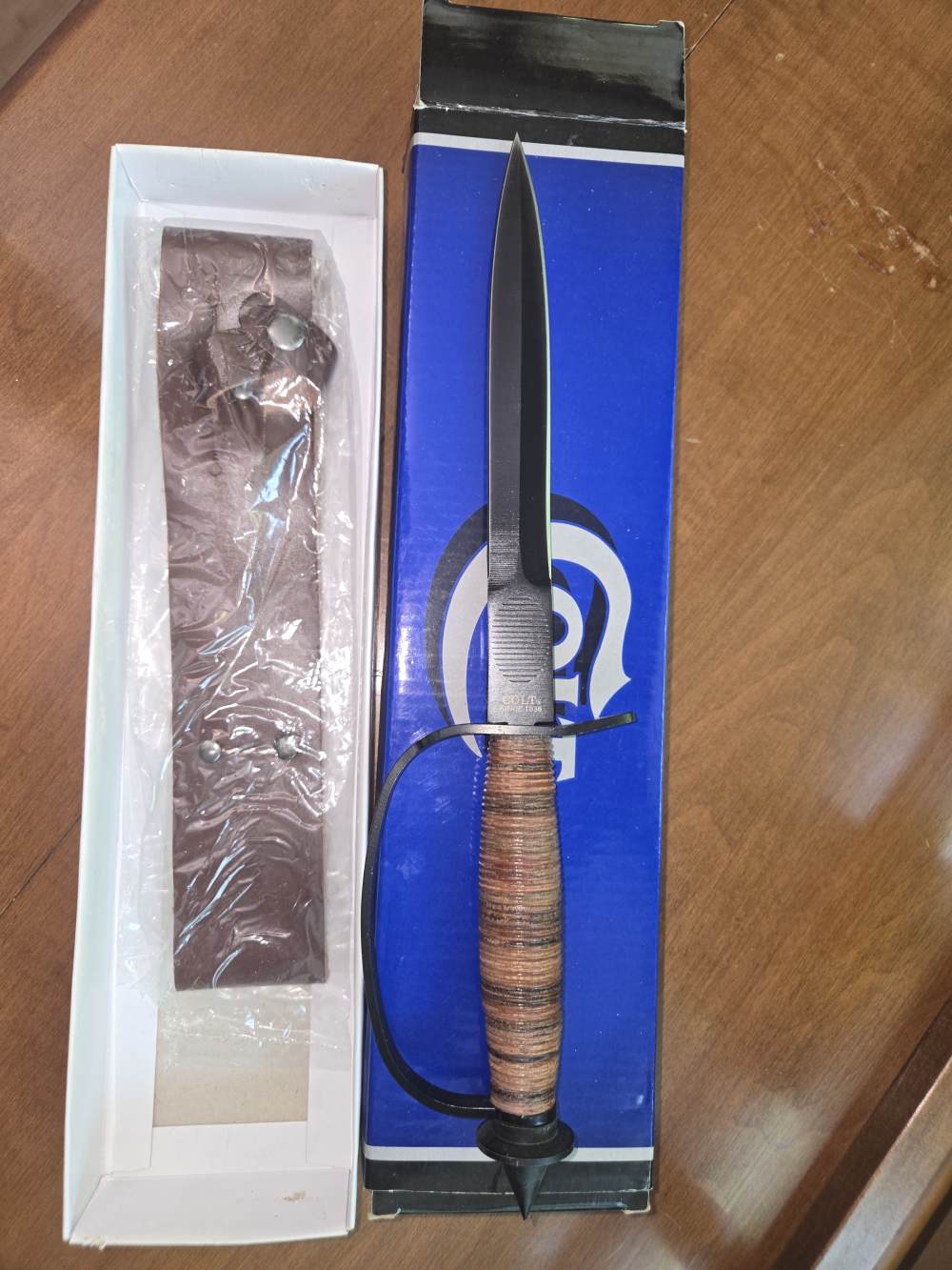 Colt ct535 dagger w/ sheath and knuckle guard new in box skull crusher v42-img-0