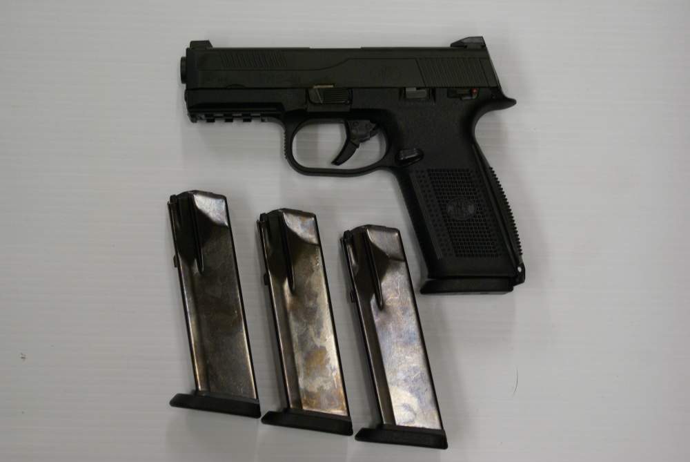 FN FNS-40 40 S&W w/ 4 Magazines -img-0