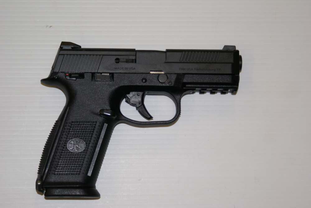 FN FNS-40 40 S&W w/ 4 Magazines -img-5