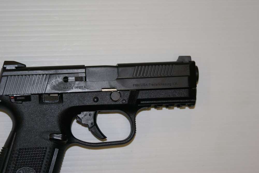 FN FNS-40 40 S&W w/ 4 Magazines -img-7