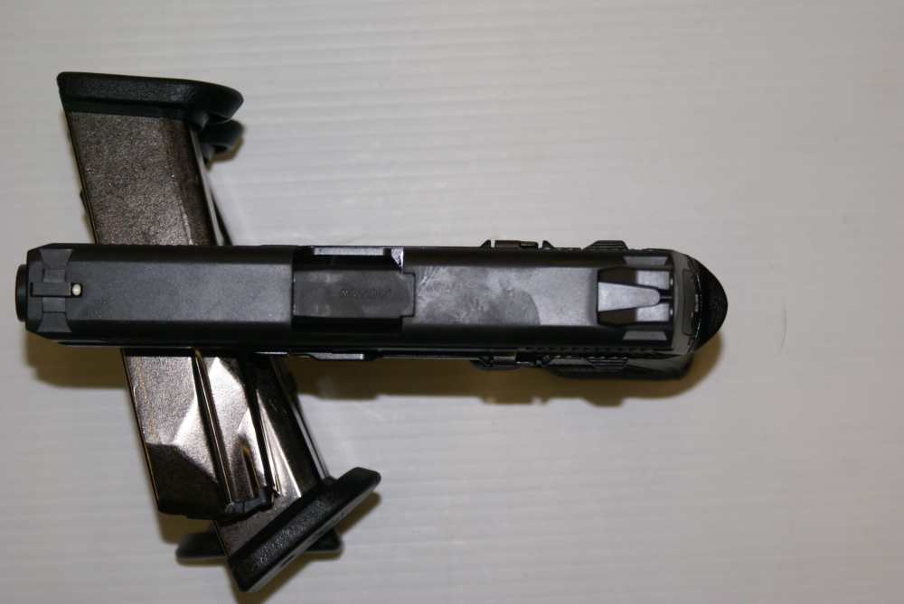 FN FNS-40 40 S&W w/ 4 Magazines -img-8