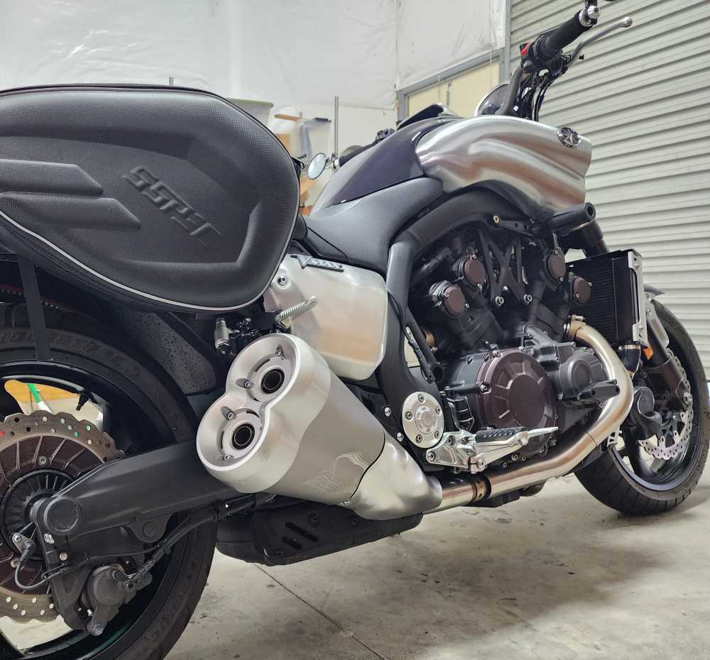 YAMAHA VMAX 2013 1,700 cc  4,500 miles Mint and rare to find now-img-1