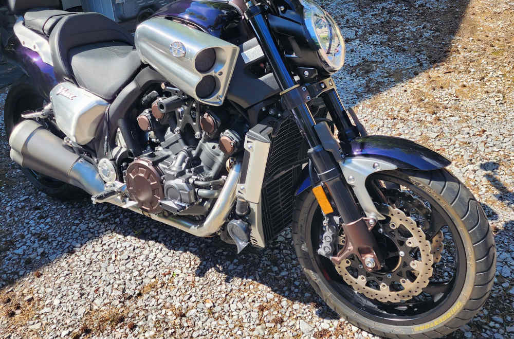 YAMAHA VMAX 2013 1,700 cc  4,500 miles Mint and rare to find now-img-0