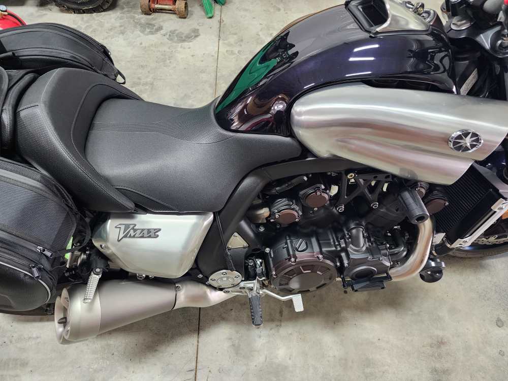 YAMAHA VMAX 2013 1,700 cc  4,500 miles Mint and rare to find now-img-2