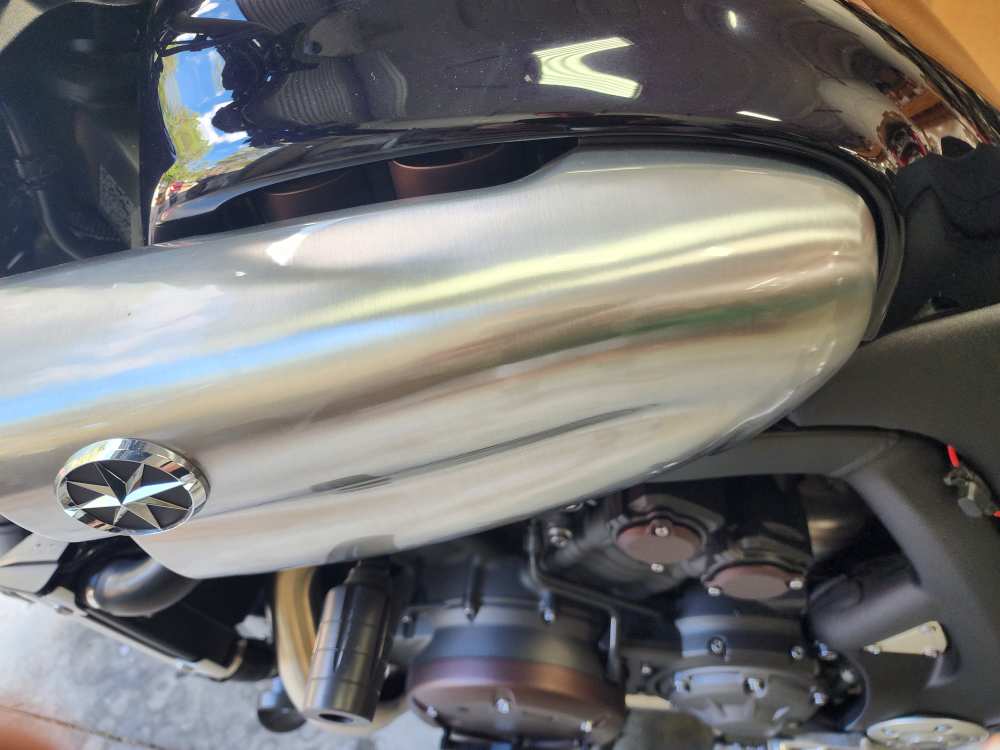YAMAHA VMAX 2013 1,700 cc  4,500 miles Mint and rare to find now-img-6