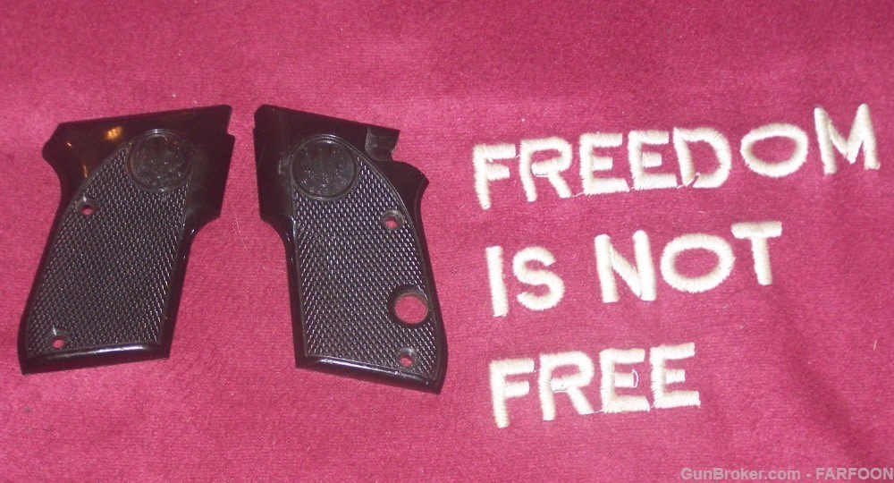 BERETTA 3032 TOMCAT GRIPS ASSEMBLY-img-0