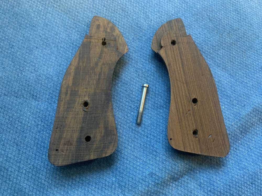 Rossi 885 Round Butt Revolver grips , used very good condition-img-1