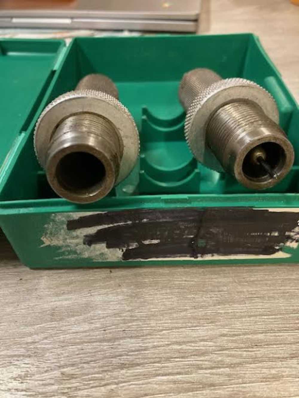 7mm. REM Mag pack. Dies ,brass, bullets, used good condition-img-0