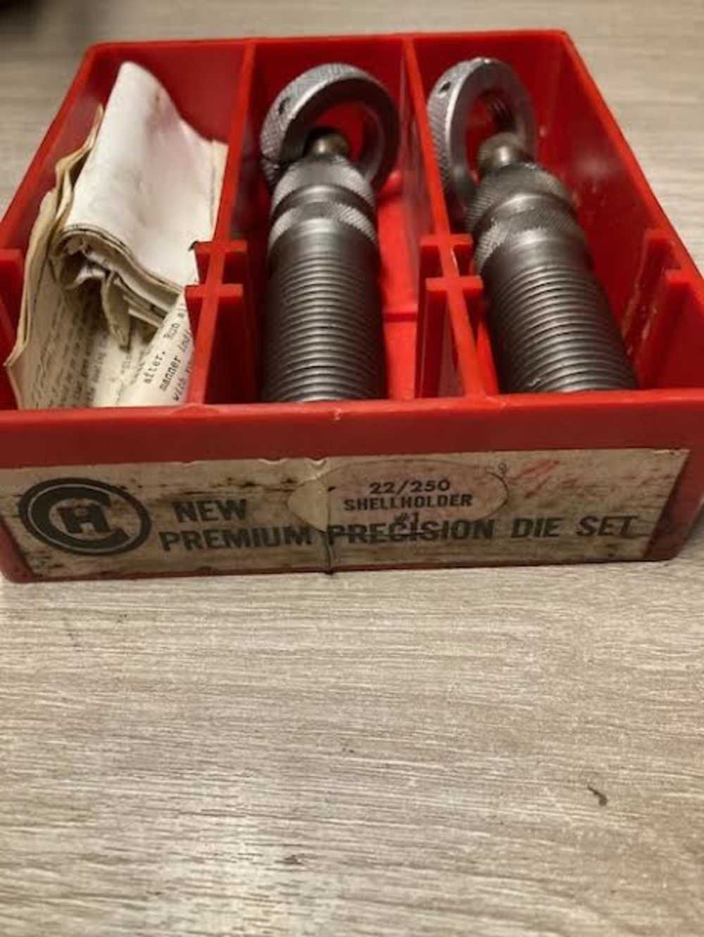 CH brand 22-250 2 die set used dood cond. box/instructions-img-0